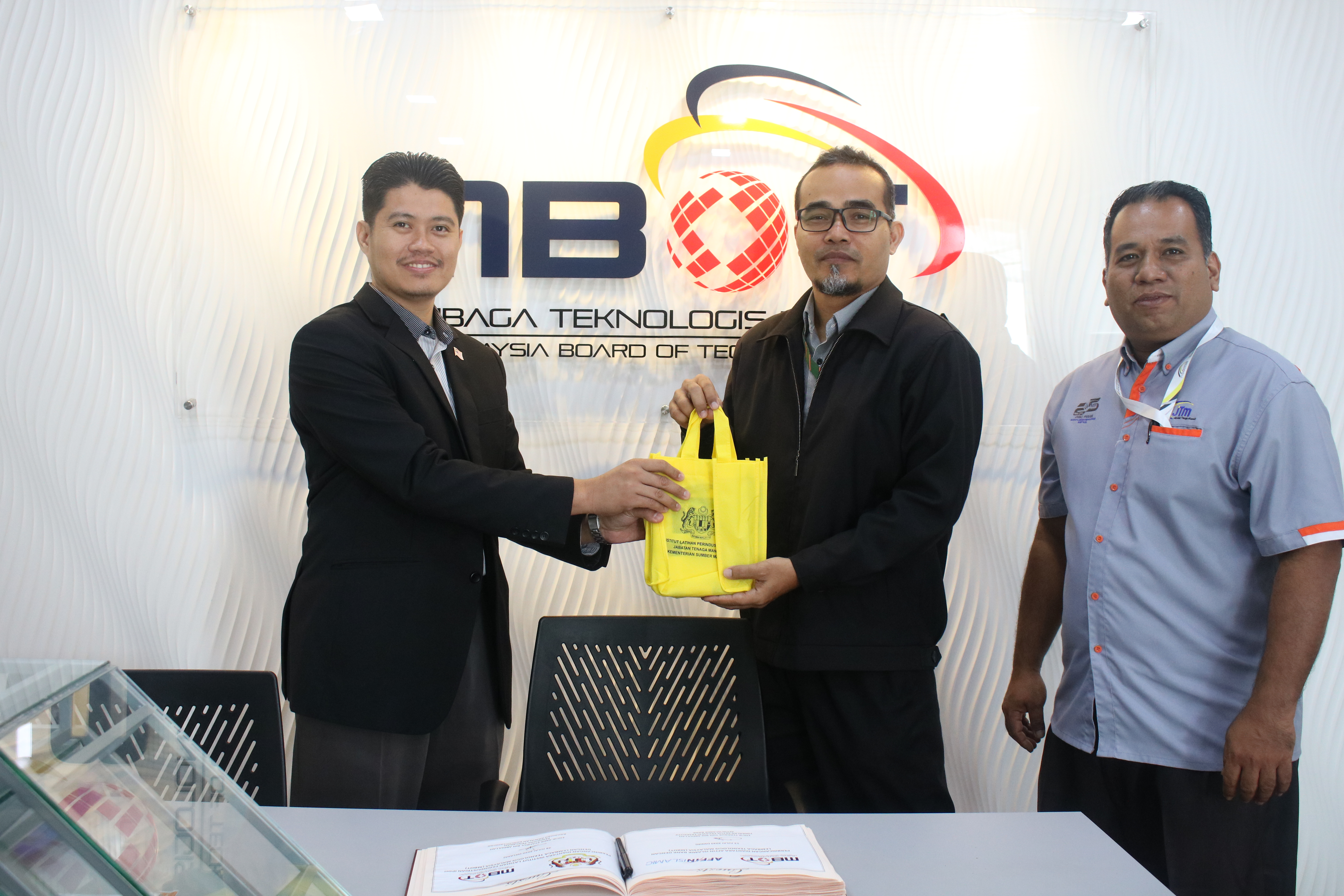 MBOT - Malaysia Board Of Technologists - PERBINCANGAN MBOT ...